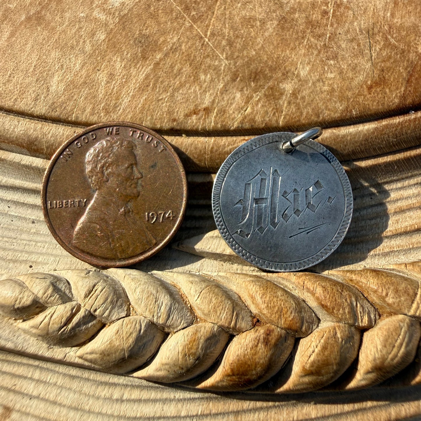 Victorian Love Token - Mae/1889