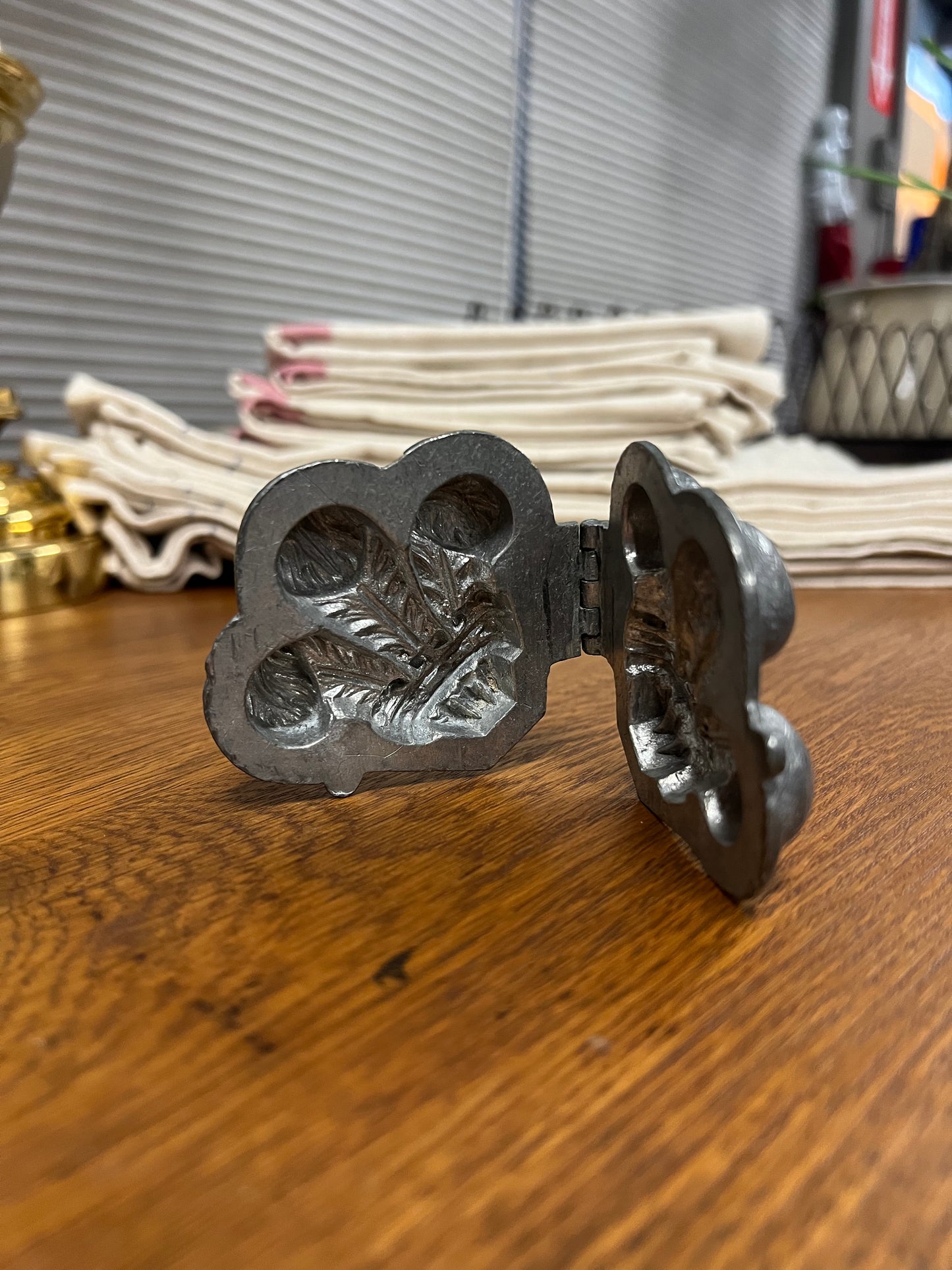 Pewter Ice Cream Mold - Prince of Wales Feathers