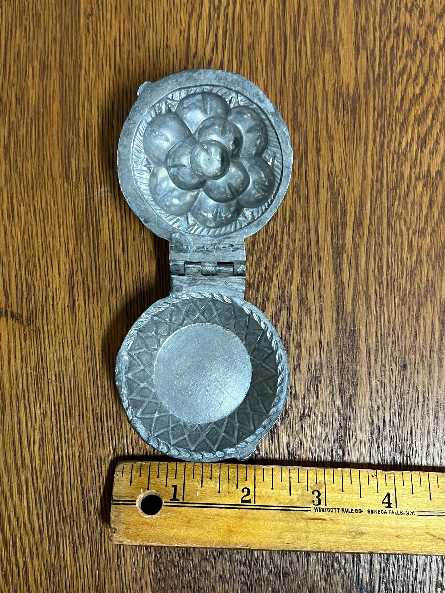 Pewter Ice Cream Mold - Pie