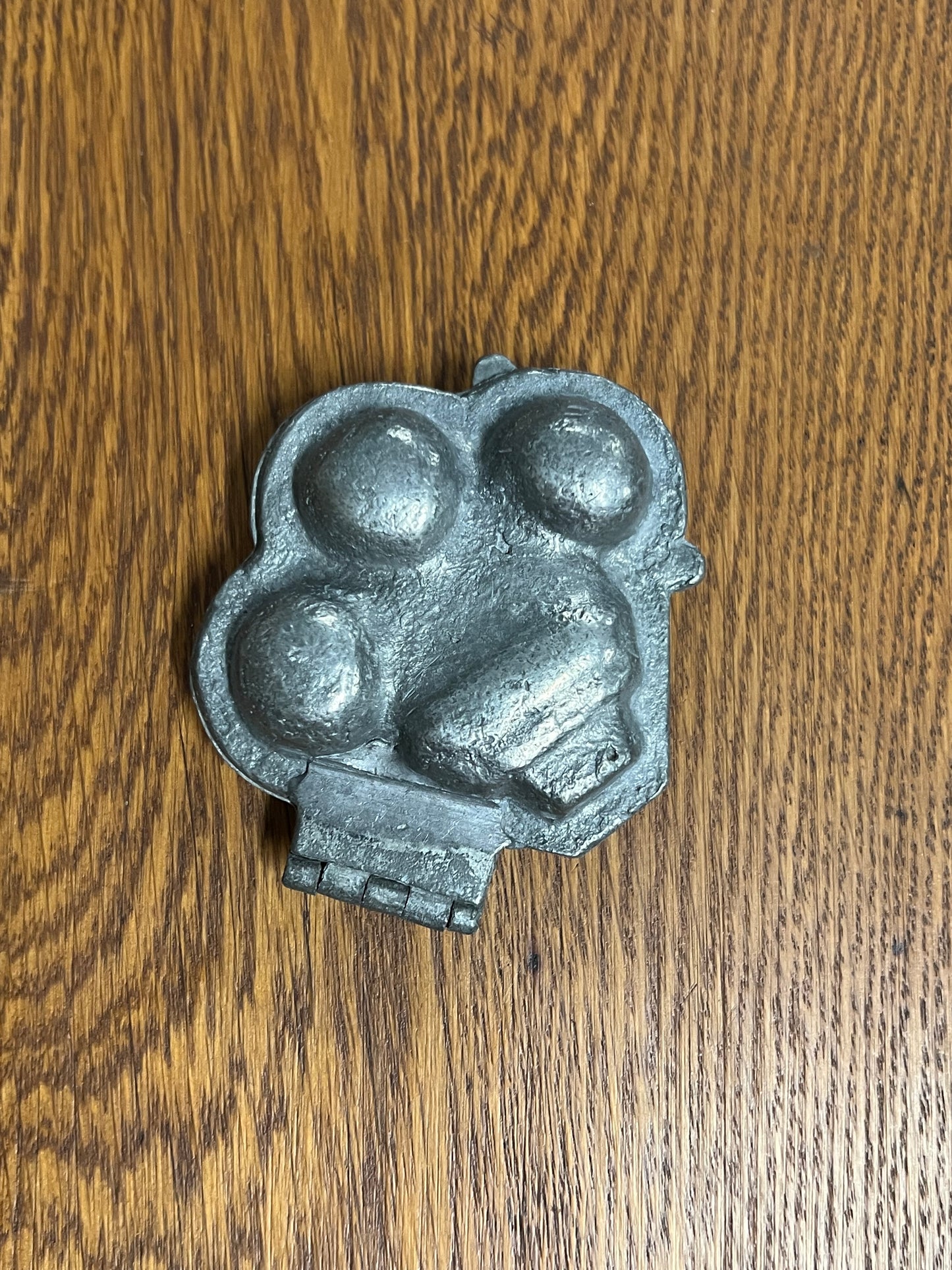 Pewter Ice Cream Mold - Prince of Wales Feathers
