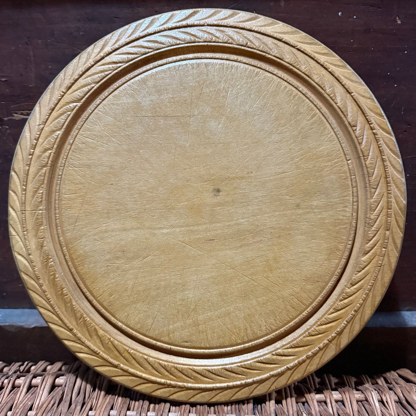Carved Edge Border Wooden Breadboard