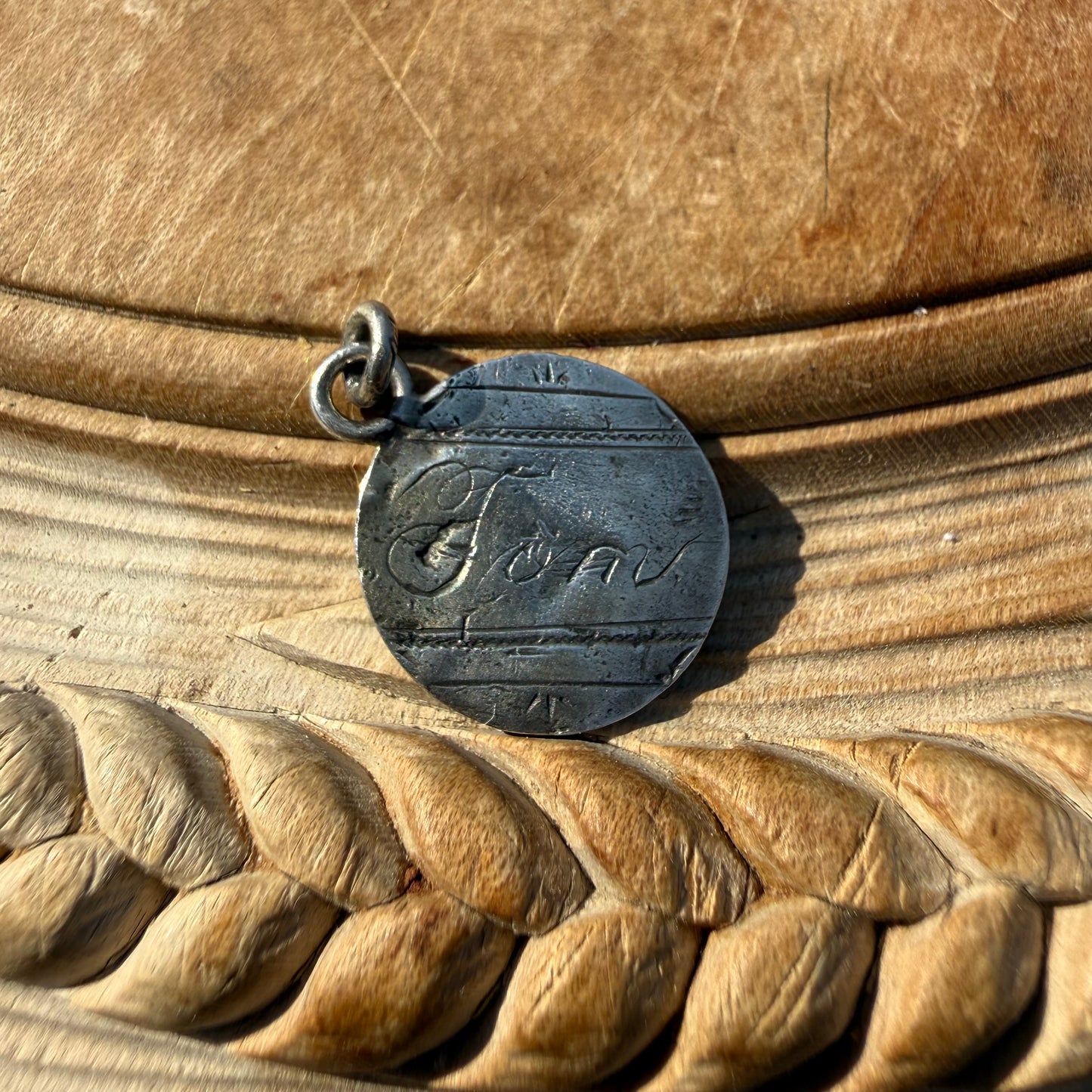 Victorian Love Token - Pictorial Buck/Tom